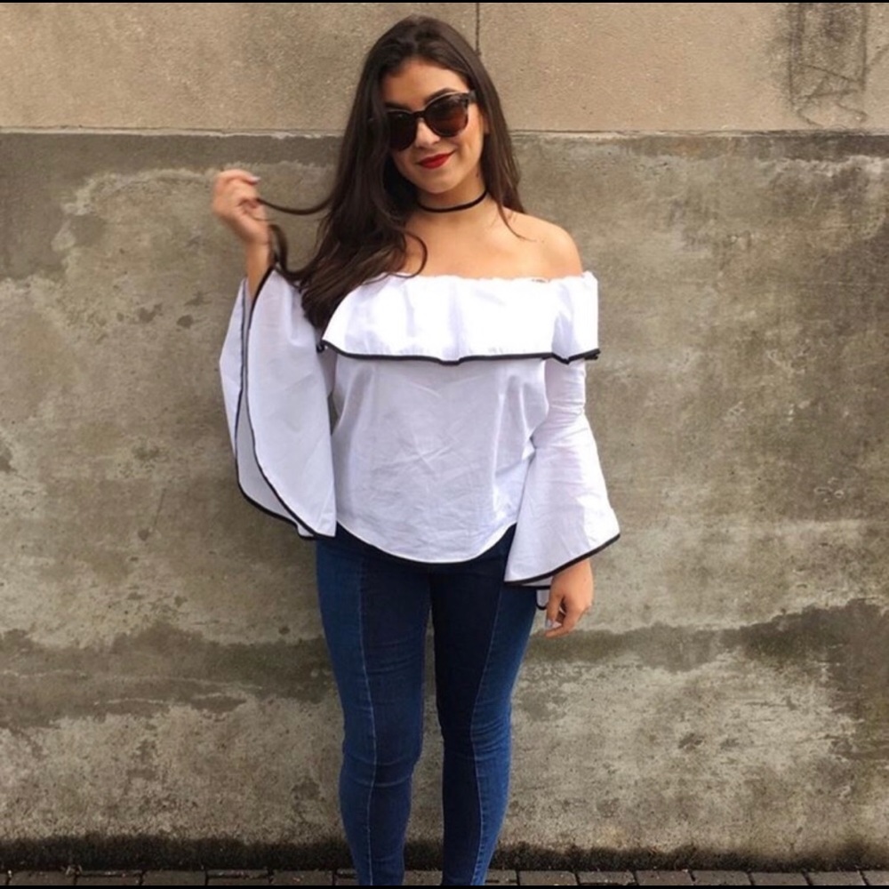 Bell Sleeve Crop Top Junior Sz M
